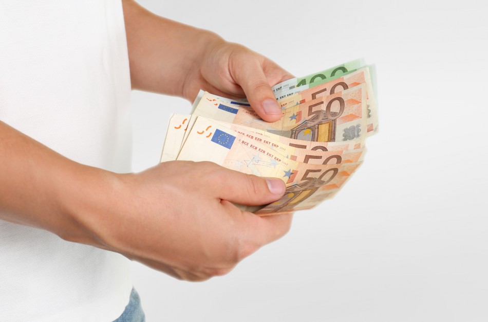 Geroji kredito davėjų praktika: sumokėjus kredito įmokas žmogui turi likti lėšų bent minimaliems poreikiams