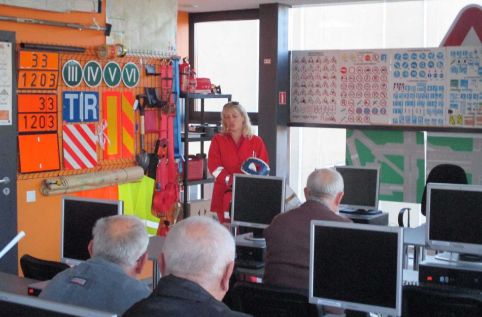 Senjorams teko spręsti Kelių eismo taisyklių testus