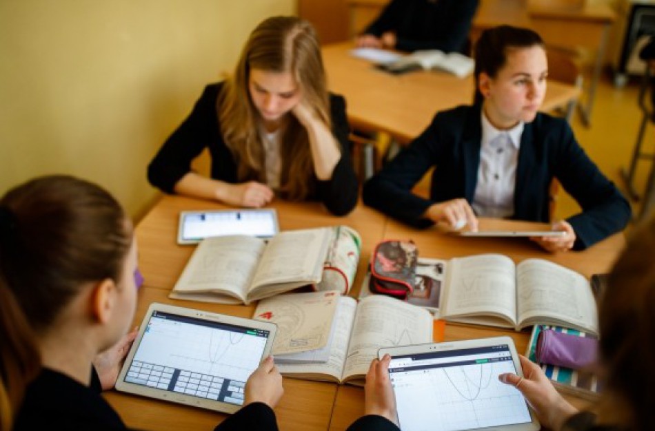 ŠMSM ragina skiepytis abiturientus: kiek jaunuolių paskiepyta Jonavoje?