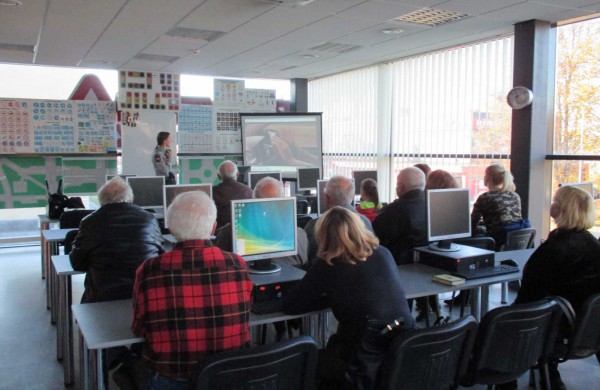 Senjorams teko spręsti Kelių eismo taisyklių testus