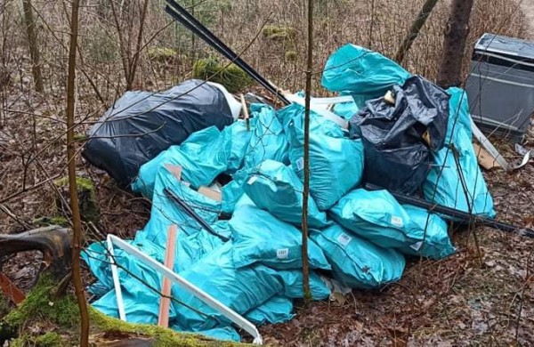 Miškininkai jau pajuto padangų keitimo sezoną: renka gyventojų išmestas padangas