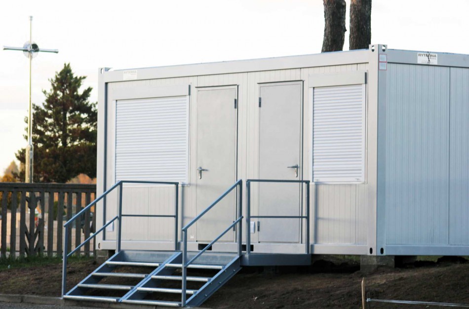 Prie kapinių nebeliko seno medinio namo, jo vietoje – naujas