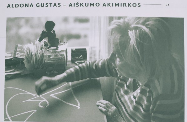 Netikėtomis linijomis per pilką kasdienybę