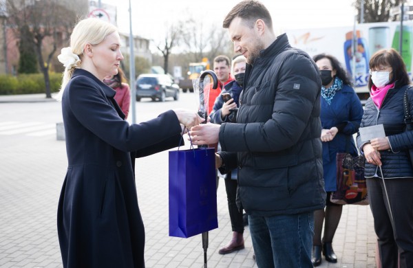 Verslo dovana miestui – įspūdinga magnolija