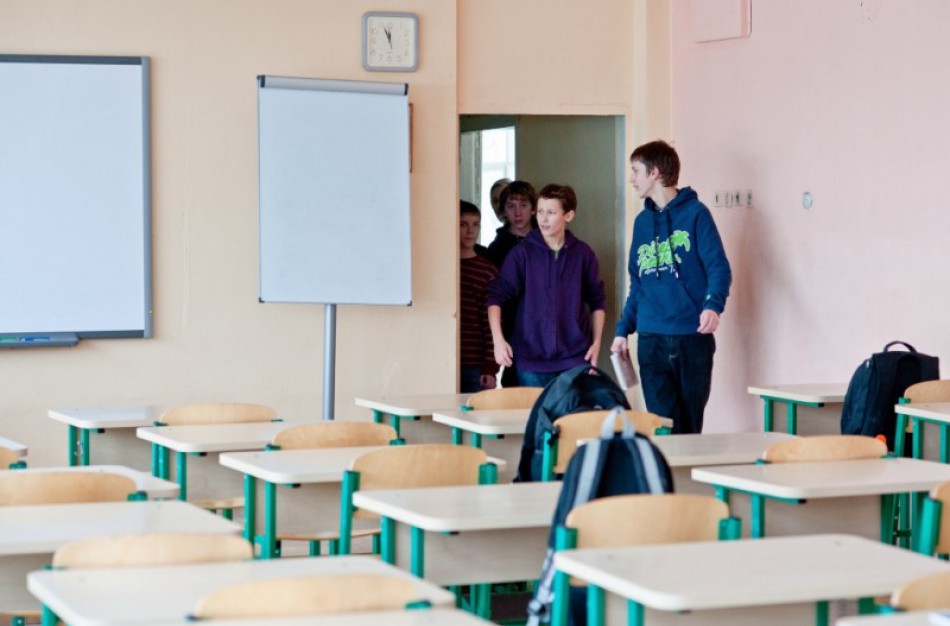 Nuo gegužės 10 dienos į mokyklas galės grįžti 5-11 klasių mokiniai