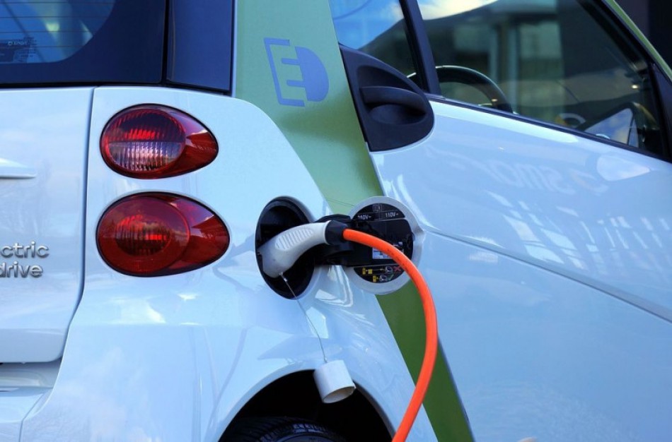 Iki 5 tūkst. eurų bus didinamos kompensacinės išmokos gyventojams už įsigytą elektromobilį