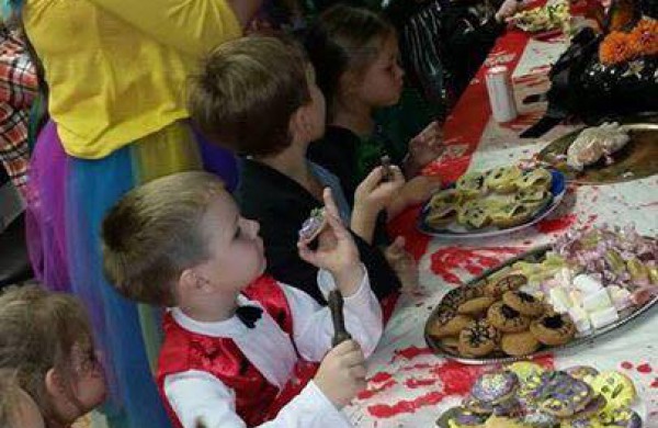 Vaikai ir mamos šėlo Baubukų vakarėlyje