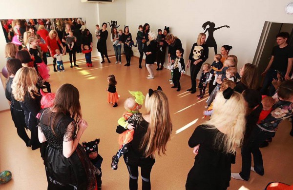 Vaikai ir mamos šėlo Baubukų vakarėlyje