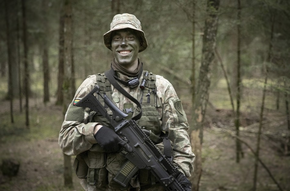 Aviacijos ir astronautikos studijas Anglijoje į tarnybą Lietuvos kariuomenėje 9 mėnesiams iškeitęs jaunesnysis eilinis „Geležinis“: „Kai yra noro – viskas įmanoma“