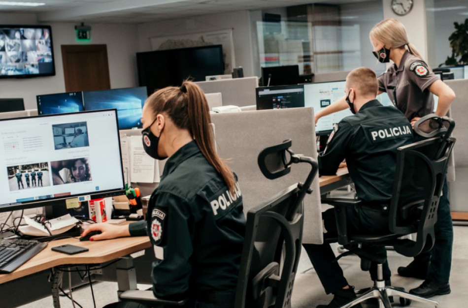Elektroninėje erdvėje „patruliuojantiems“ pareigūnams – šimtai gyventojų skundų