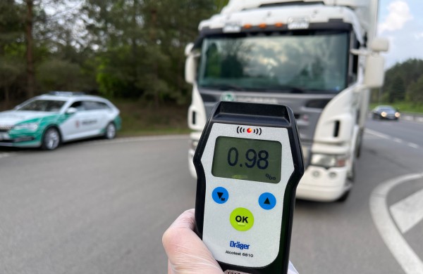 Jonavos gatvėse – savaitės lakstūnas, Karmėlavoje – nuo pareigūnų sprukęs beteisis vairuotojas