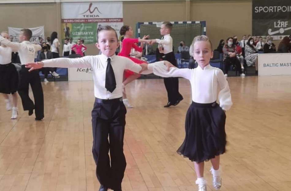 Prasidėjo sportinių šokių sezonas: varžybose pasirodė ir jonaviečiai