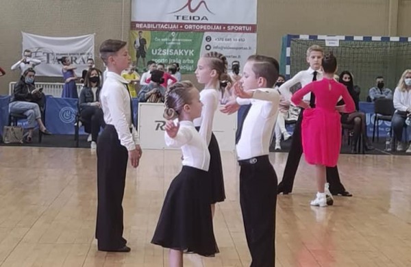 Prasidėjo sportinių šokių sezonas: varžybose pasirodė ir jonaviečiai