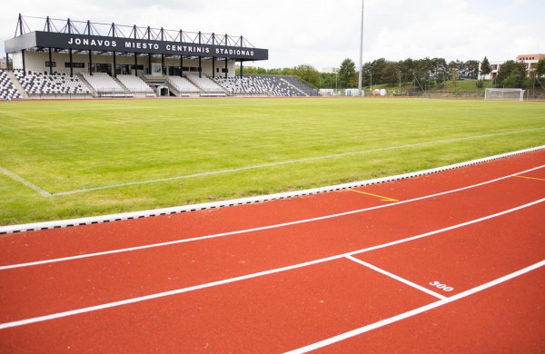 Bus atidaromas rekonstruotas Jonavos miesto stadionas