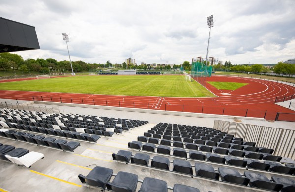 Bus atidaromas rekonstruotas Jonavos miesto stadionas