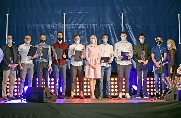 2021 m. Jonavos kūno kultūros ir sporto centrą baigė 34 absolventai