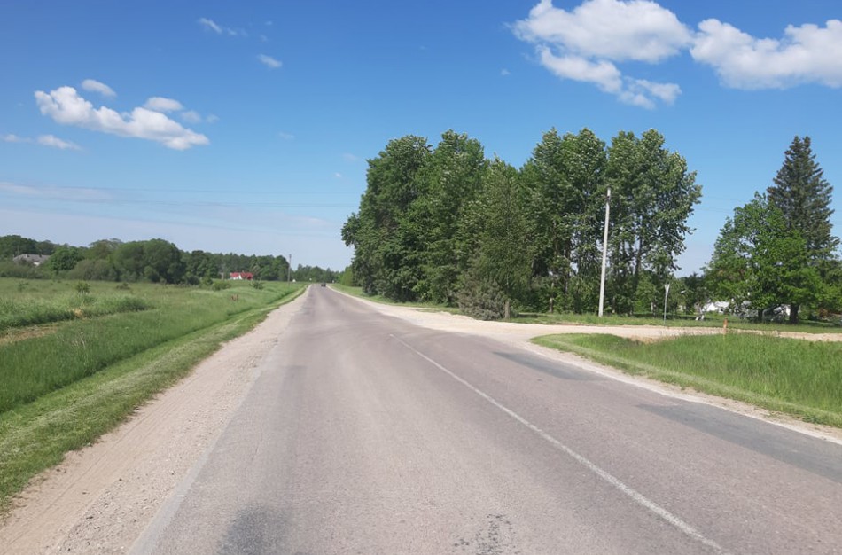 Vairuotojai piktinasi, kad sunkiasvorės transporto priemonės gadina kelią