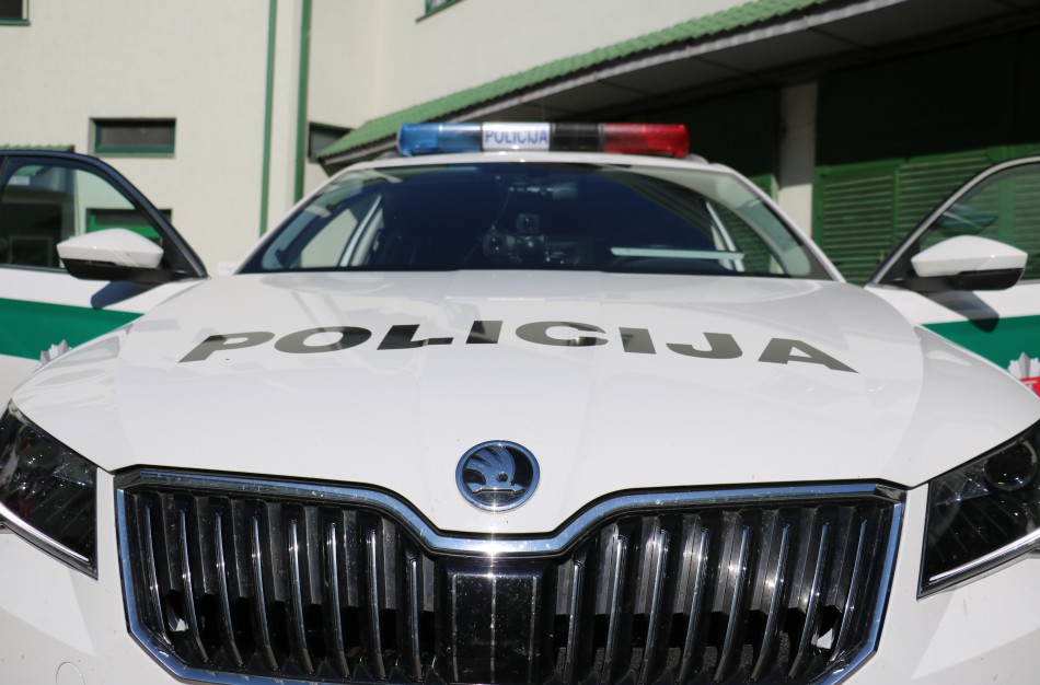 Policijos "laimikis" Jonavoje – apie 2 kg narkotikų, elektroninės svarstyklės bei grynieji pinigai