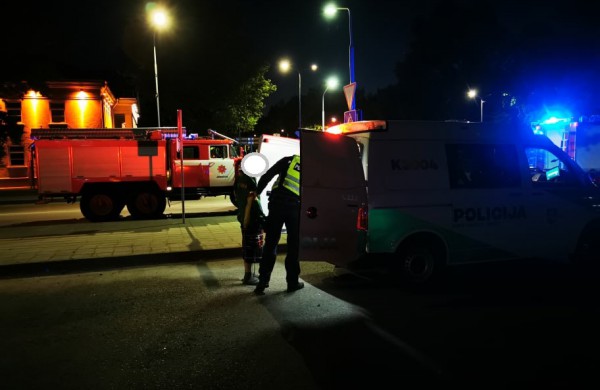 Girto vairuotojo „pasiskraidymo“ pasekmės – „ant kojų“ sukeltos tarnybos