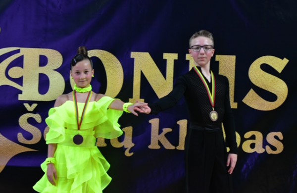 Sėkmingas „Bonus“ šokėjų pasirodymas “Jonava Open 2021” varžybose