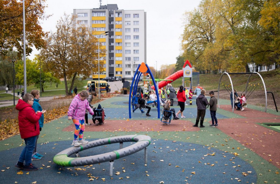 Skaitytojos pastebėjimas: nejaugi sunku prie žaidimų aikštelės Kosmonautuose įrengti  WC???