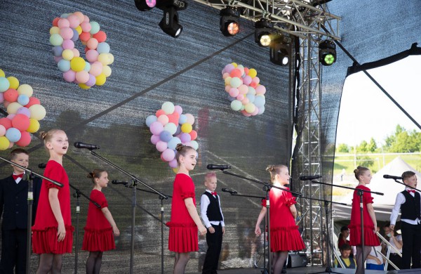 Joninių slėnyje gausus būrys vaikų atidarė vasaros renginių festivalį