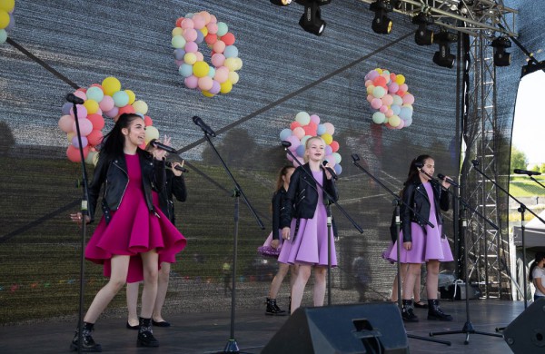 Joninių slėnyje gausus būrys vaikų atidarė vasaros renginių festivalį