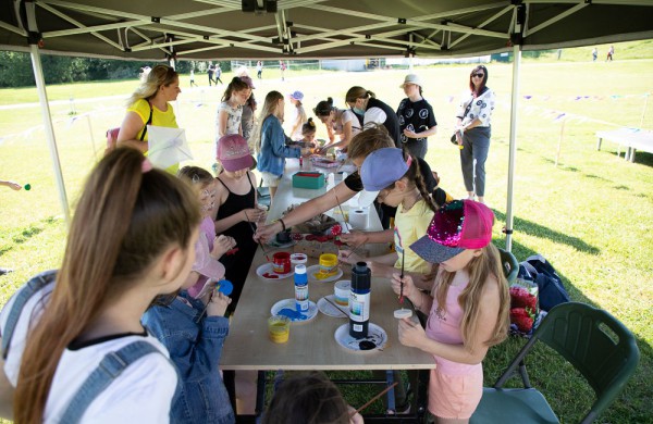 Joninių slėnyje gausus būrys vaikų atidarė vasaros renginių festivalį