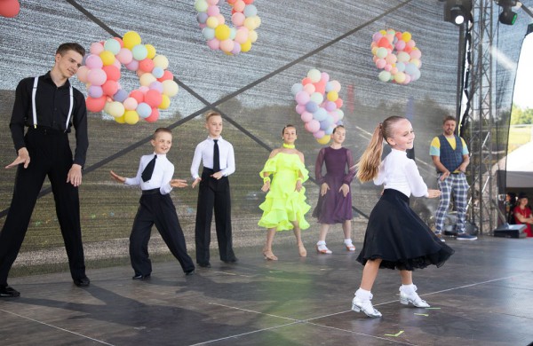 Joninių slėnyje gausus būrys vaikų atidarė vasaros renginių festivalį