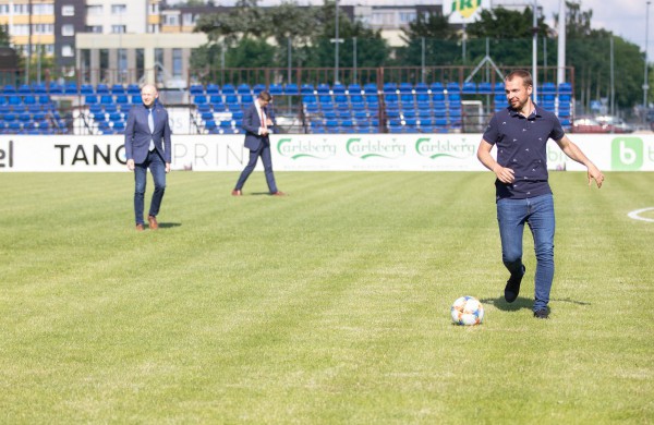 Atidarytas rekonstruotas Jonavos miesto stadionas