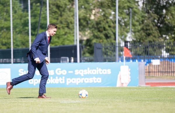 Atidarytas rekonstruotas Jonavos miesto stadionas