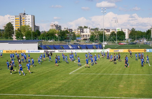 Atidarytas rekonstruotas Jonavos miesto stadionas