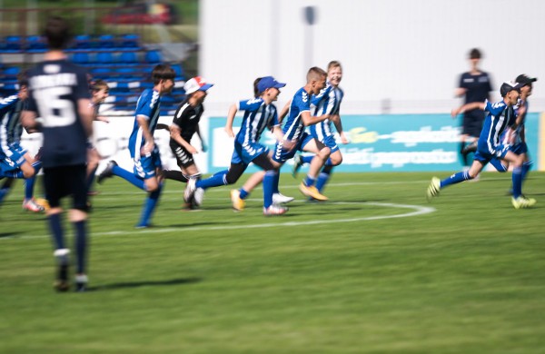 Atidarytas rekonstruotas Jonavos miesto stadionas
