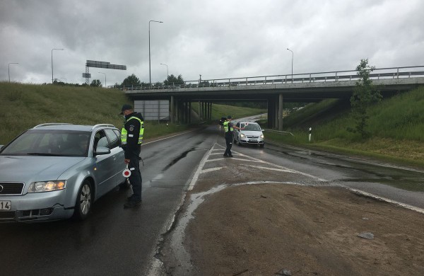 Pareigūnai vijosi neblaivią ir dėl išgąsčio sustoti nepanorusią vairuotoją