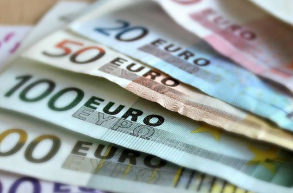 Darbo užmokestį ir dienpinigius numatoma leisti išmokėti tik bankiniu pavedimu