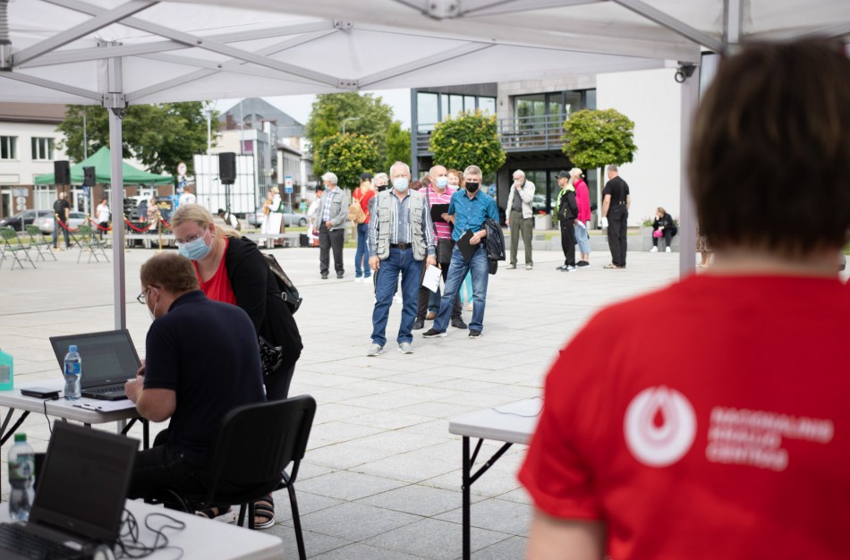 Jonavos Sąjūdžio aikštėje paskiepijo beveik 400 žmonių