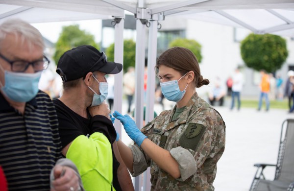 Jonavos Sąjūdžio aikštėje paskiepijo beveik 400 žmonių