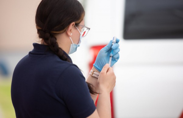 Jonavos Sąjūdžio aikštėje paskiepijo beveik 400 žmonių