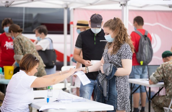 Jonavos Sąjūdžio aikštėje paskiepijo beveik 400 žmonių