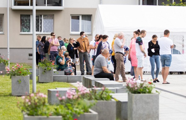 Jonavos Sąjūdžio aikštėje paskiepijo beveik 400 žmonių