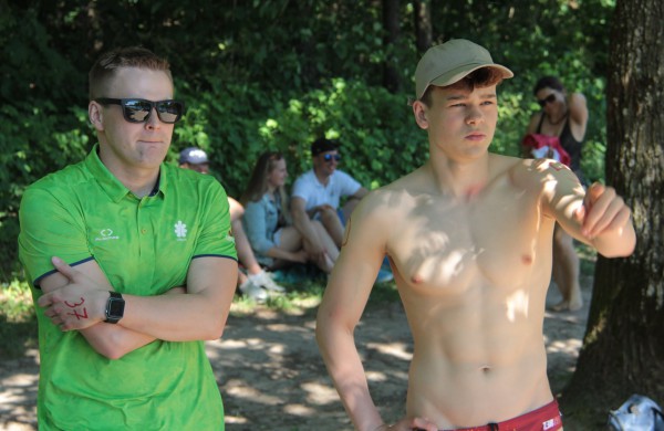 Šveicarijos Joninių maratono laureatams – medaliai, taurės, jėgos aitvarų pamokos, vėtrungės ir medus