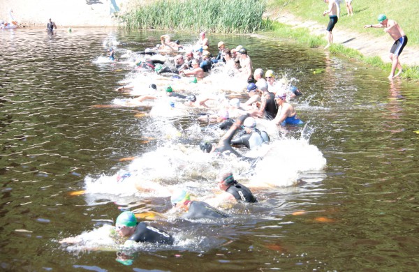 Šveicarijos Joninių maratono laureatams – medaliai, taurės, jėgos aitvarų pamokos, vėtrungės ir medus