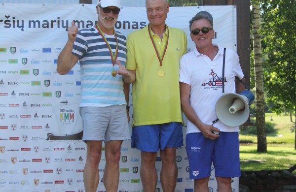 Šveicarijos Joninių maratono laureatams – medaliai, taurės, jėgos aitvarų pamokos, vėtrungės ir medus