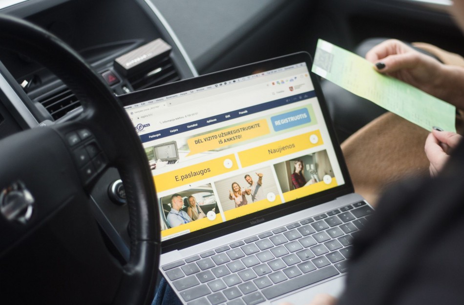 66 proc. transporto priemonių savininkų SDK kodą išsiima internetu nemokamai