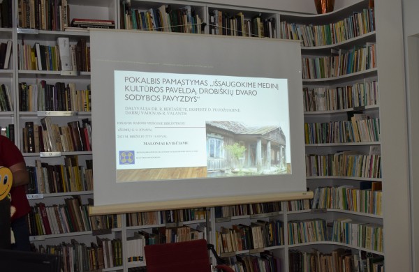 Pokalbis pamąstymas „Išsaugokime medinį kultūros paveldą. Drobiškių dvaro sodybos pavyzdys“ Jonavos viešojoje bibliotekoje