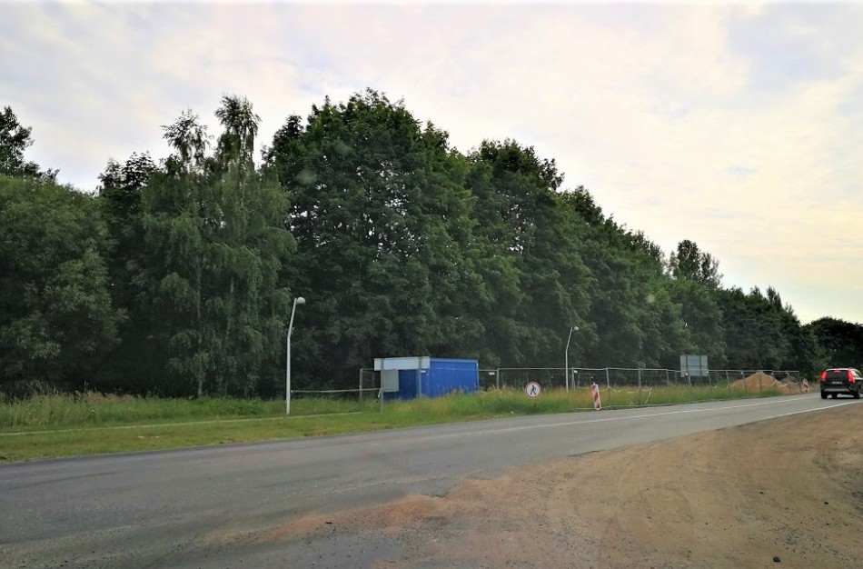 Dviratininkai piktinasi: pačiame sezono įkarštyje sustojo dviračių tako atkarpos remontas