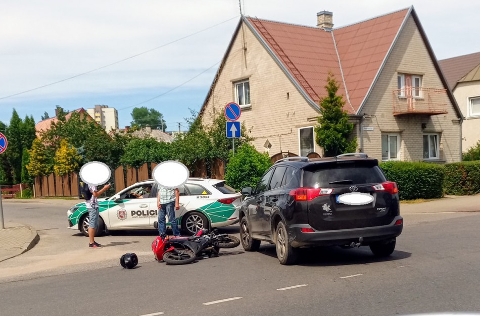 J. Basanavičiaus gatvėje avarija – vairuotojai nesutaria dėl kaltės
