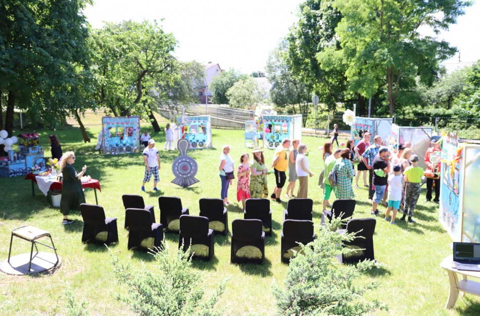 Jonavos rajono neįgaliųjų veiklos centro kiemelyje – įspūdingas „Laimės traukinys“