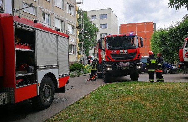 Iš buto trečiame aukšte veržėsi liepsnos: gaisro kaltininkas – šaldytuvas