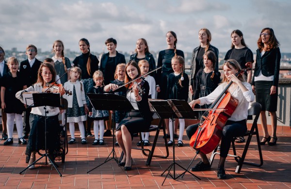 „Atgimimo vaikai” pristato debiutinį albumą ir Valstybės dienai skirtą vaizdo klipą